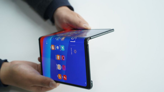 Oppo muestra las primeras imágenes de su teléfono con pantalla flexible<em></em>